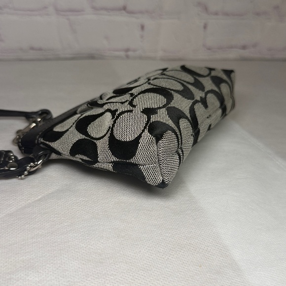 Coach Signature C’s Monochrome Pleated Wristlet Silver HDWRE w/Leather Hangtag - Picture 10 of 13